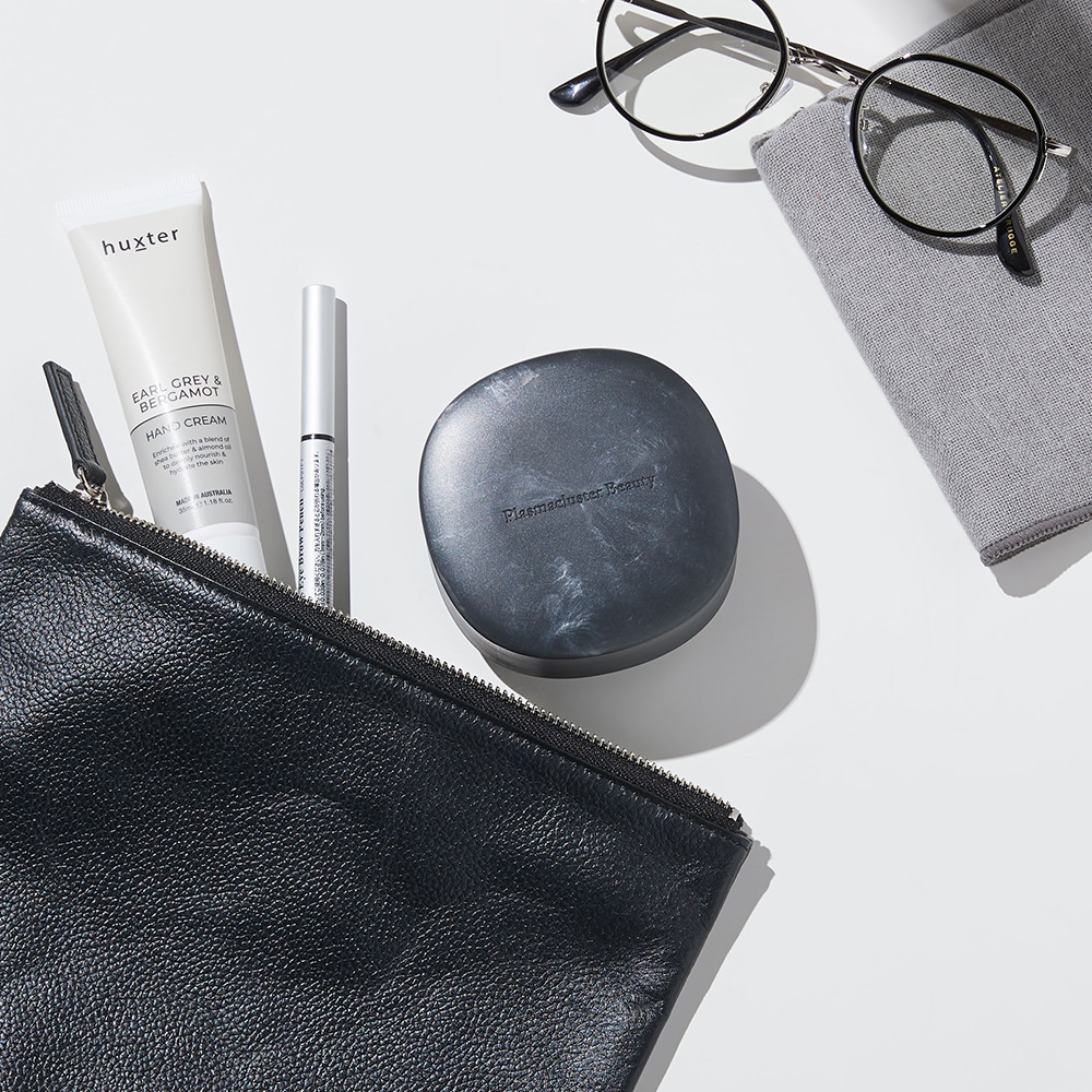 カバンやポーチにおさまるコンパクトなデザイン