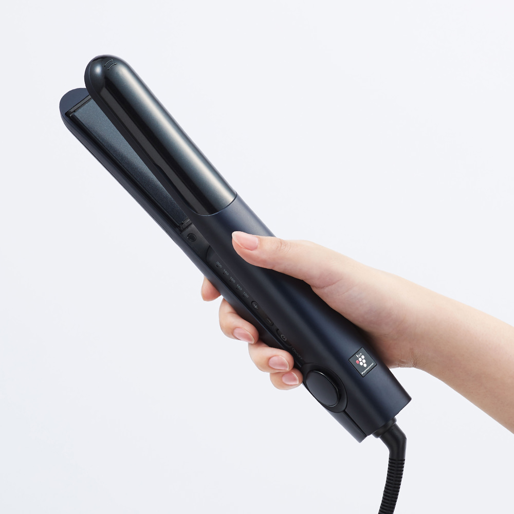 ブラック系、握りやすいコンパクト設計