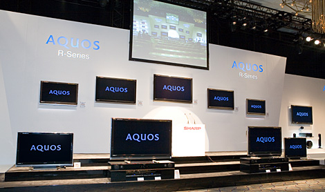 会場でのAQUOS Rシリーズ展示写真