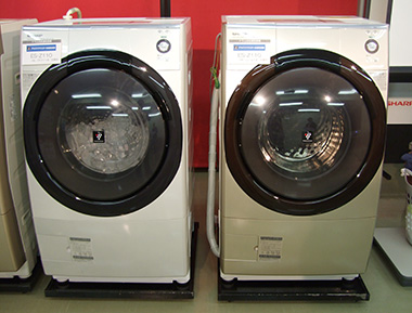 プラズマクラスター洗濯乾燥機　左：＜ES-Z110-WR(ホワイト系・右開き)＞　右：＜ES-Z110-NR(ゴールド系・右開き)＞