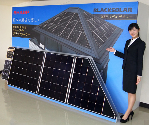新製品　住宅用　単結晶太陽電池モジュール「BLACKSOLAR」左より＜NQ-220AE＞＜NQ-155AE＞＜NQ-101RE＞