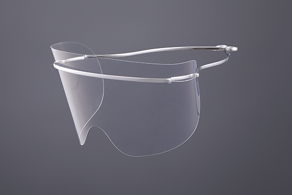 眼鏡のまち鯖江産の軽量チタンフレームを採用