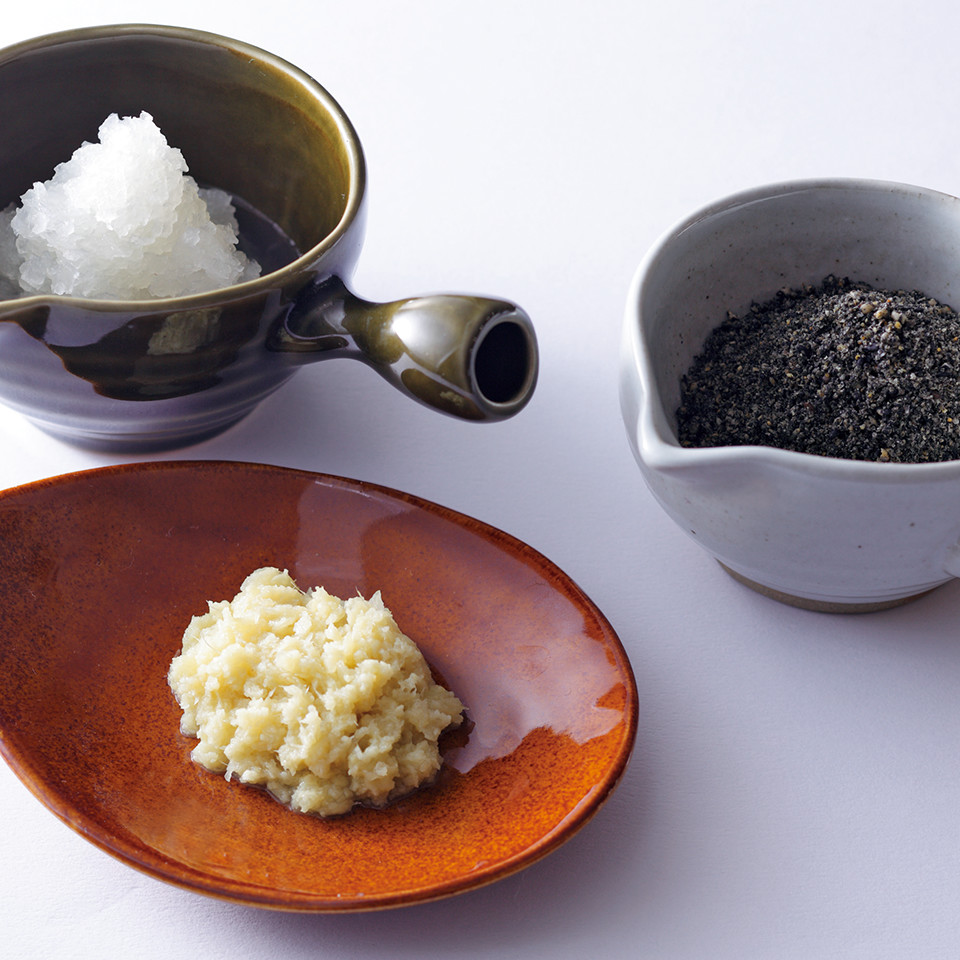 写真：おろししょうが・大根おろし・すりごま