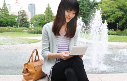 �C���[�W�摜�F�w�O�ő҂����킹�B�u�d�q�u�b�N�v��ǂ�ł���΁A�ދ����Ȃ��B