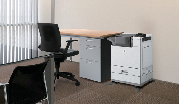 スッキリ置けるコンパクトボディに、高度なソリューション機能を搭載。