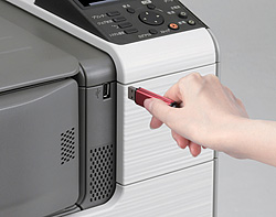 USBメモリーから直接読み込み可能 USBインターフェースの前面配置