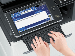 収納式キーボードで文字入力を効率化（オプション）
