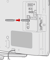 本機の工場調整用端子に、更新用ソフトウェアを書き込んだUSBメモリーを取り付けます。
